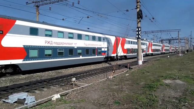 Топовый ЭП20 -024 с двухэтажным поездом Адлер-Москва смотреть онлайн