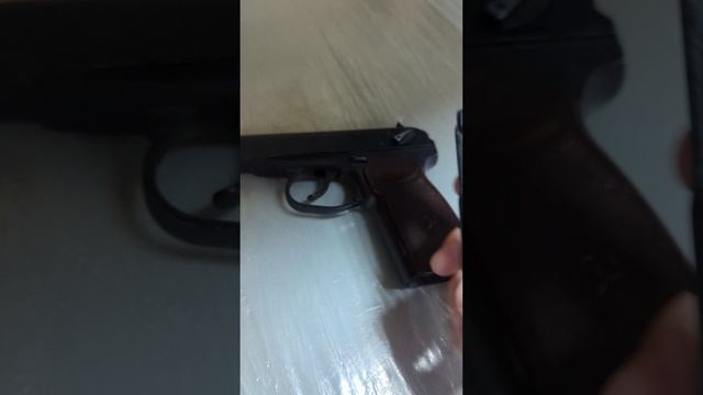 пневматический пистолет
