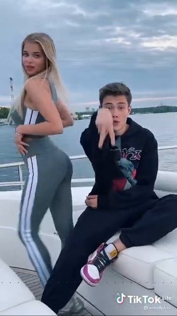 Volodya XXL//Здоровенный зад💖 смотреть онлайн