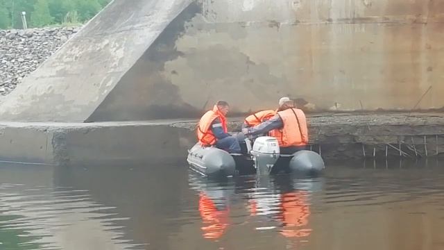Водолазы РЖД на реке Большой Ольдой смотреть онлайн