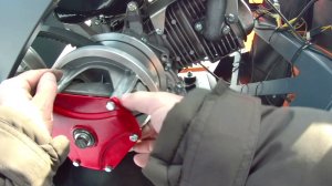 Заклинил ручной стартер на новом мотобуксировщике, что может быть. Булькает в карбюраторе.