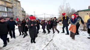 Жители уцелевшей пятиэтажки в Авдеевке проводили зиму