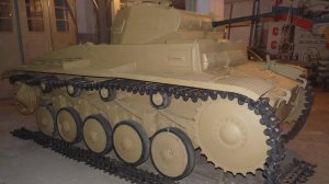 Установка гусениц на легкий танк Pz.Kpfw.II Ausf.F, танковый музей в Кубинке, февраль 2009