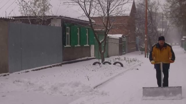 Уборка снега ручным трактором !!!