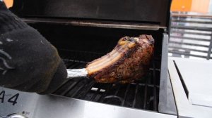 Стейк Томагавк на газовом гриле BELLAGIO Casa 4