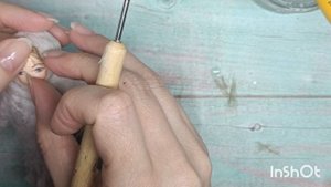 Девушка с коромыслом: клеим волосы и тонируем акрилом