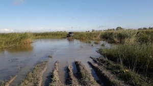 И снова брод. Цепи, лучшие друзья. :) Ну и конечно же верный, лохматый пес.