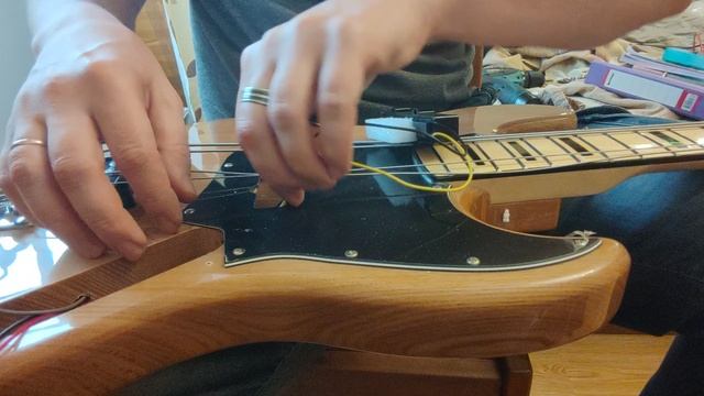 Переделываем за китайцами. Исправляем косяки сборки и пайки в реплике Fender JazzBass. смотреть онлайн