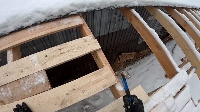 Работаем на крыше ! Обрешетка начало ! ХУТОР В ЛЕСУ 609