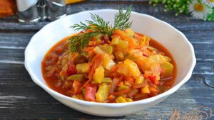 Кабачки с овощами в томатном соусе в мультиварке