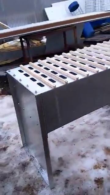 Стол для шлифовальных работ.