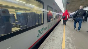 Электропоезд "Ласточка-Премиум" ЭС2ГП - 016 "215 лет ПГУПС" на Ленинградском вокзале, январь 2025