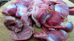 Куриные желудки в сметанно-томатном соусе