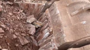 Строительство, дробление щебёнки