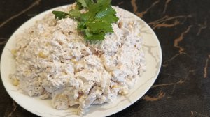 Это очень простой, быстрый и вкусный салат, который понравится каждому👌😋👍#салат#рецепты