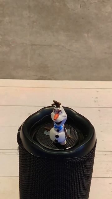 JBL Bass Test with Olaf! ⛄😱 смотреть онлайн