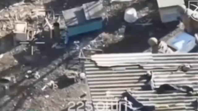 УГИЛовцы атаковали российских солдат ...ульями с пчелами. 
Когда США обрубили всё!🤣🤣🤣