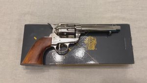 Револьвер Кольт 5½ дюймов блестящий, Revolver Cal.45 Peacemaker 5½", USA 1873, Denix 1106/NQ