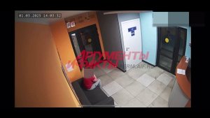Полуголая мать и первая попытка спастись: эксклюзивное первое видео с мальчиком, бежавшим от отчима