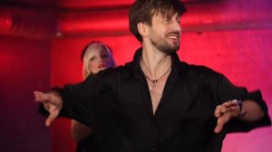 Корнеев Алексей Танцевальный cover Куртукова - ОДНОГО mp4
