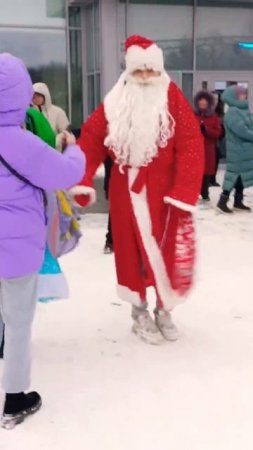 С Новым Годом от души вас поздравляют Бабки-Ежки яркие снаружи и  добрые внутри!#shorts-RUTUBE