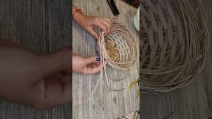 Декупаж и плетение из искусственного ротанга.