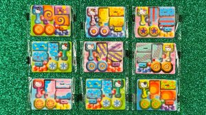 Собираем паровоз. Сборка и распаковка игрушек вагонов.