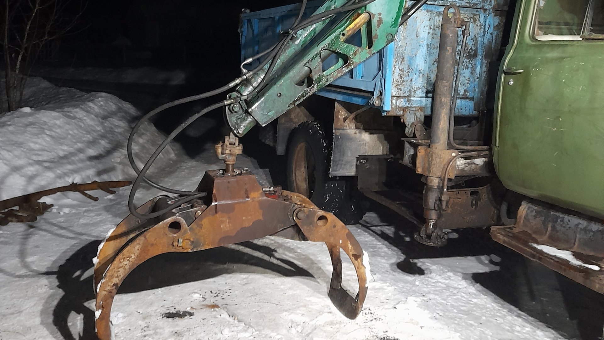 ГАЗ 53 дизель с захватом для леса. Так себе затея.