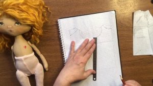 «Сорочка-трапеция, застегивающаяся на плечах».