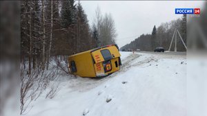 В Кирово-Чепецке перевернулся детский автобус