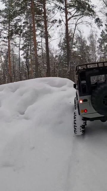 Радиоуправляемый джип дефендер - зимнее трофи. смотреть онлайн