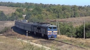 2ТЭ116-1422 с пригородным поездом на перегоне Сурское - Привольное