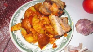 Свиные ребра запеченные с овощами и фасолью