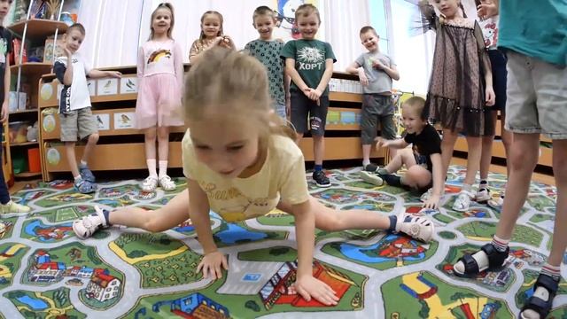 Спортивные элементы в саду и мемы))) смотреть онлайн