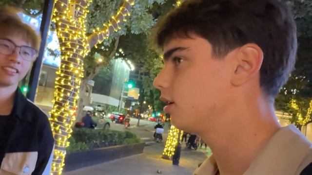 (А4) Выживаю в Китае на 1$| День 1 смотреть онлайн