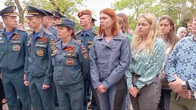 08 мая 2024 г. Севастополь, ул. Советская, 61. Знамя Победы над зданием метеоцентра смотреть онлайн