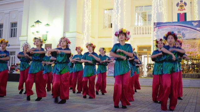 Сорочку вышивала. Детская танцевальный ансамбль. 2022 г.