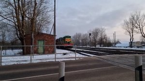Маневровый тепловоз ЧМЭ3-3537 тянет состав на станцию Крустпилс