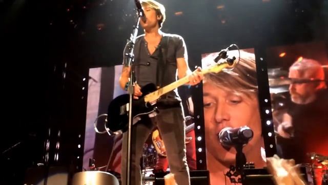 Keith Urban - Somebody Like You (Clip) - Grand Rapids, MI 1/9/14 смотреть онлайн
