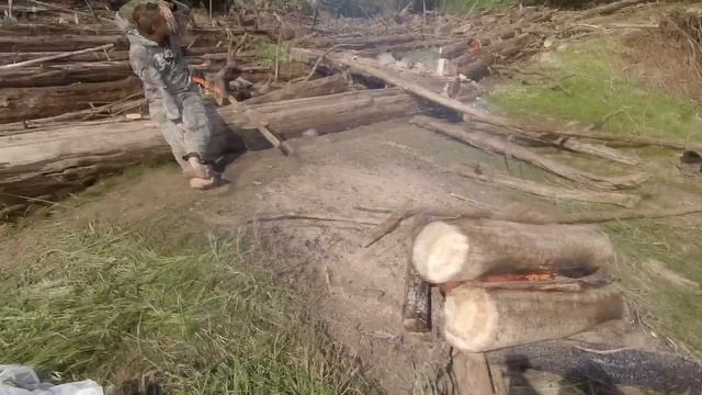 ТРИ ДНЯ В ГЛУХОЙ ТАЙГЕ ЧАСТЬ   1: МЕДВЕДИ, КАРАСИ МОНСТРЫ, МЕГА-УХА!!!!!!