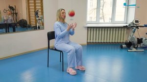 Зарядка для людей серебряного возраста. Упражнения с мячом