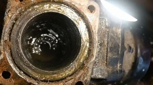 самодельная тавотница для смазки шкворневой трубы на тракторе МТЗ 82