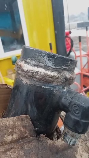 Сварка штока гидроцилиндра .Видео снято в 2023 году #сантимшва #сварка #сварщикивыезд #рдс