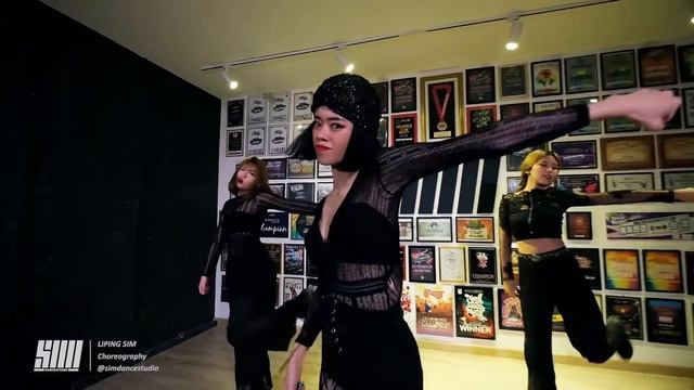 ON THE GROUND - ROSÉ / LIPING SIM Waacking Choreography смотреть онлайн