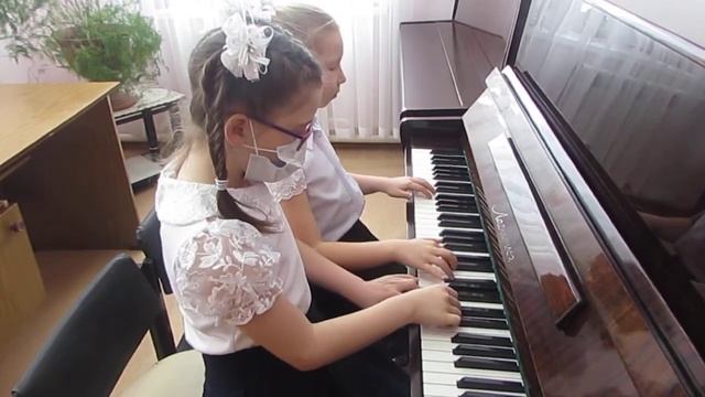 Корнеева Татьяна  и Скворцова Вера