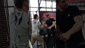 Амир и Ещё один спортсмен.