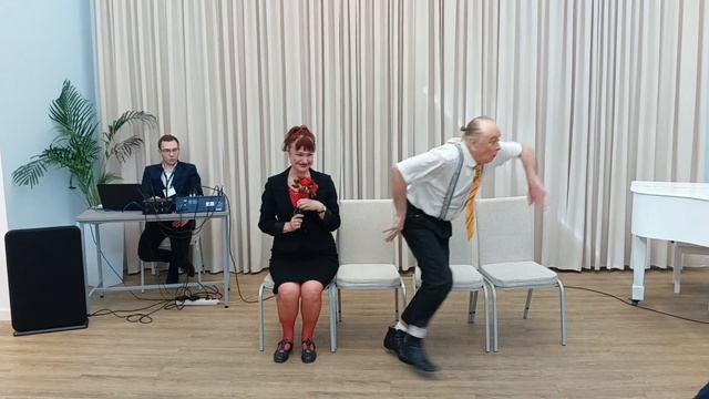 #пантомима#олегкирюшкин#заслуженныйартист#закомствоинтернет#скамейка Олег Кирюшкин Татьяна Попова 🔥