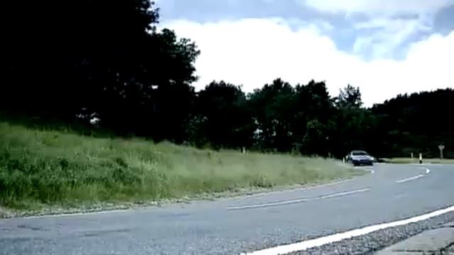 Aston Martin V 12 VANTAGE смотреть онлайн