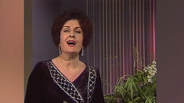 Поют  Асия и Ильфак Смаковы.