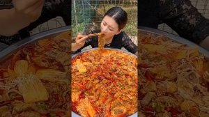 Mukbang Chinese food eating 😋 👌 | Китайская очень вкусная лапша в тазике 🍜🥘😋